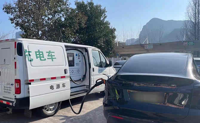 大关汽车搭电